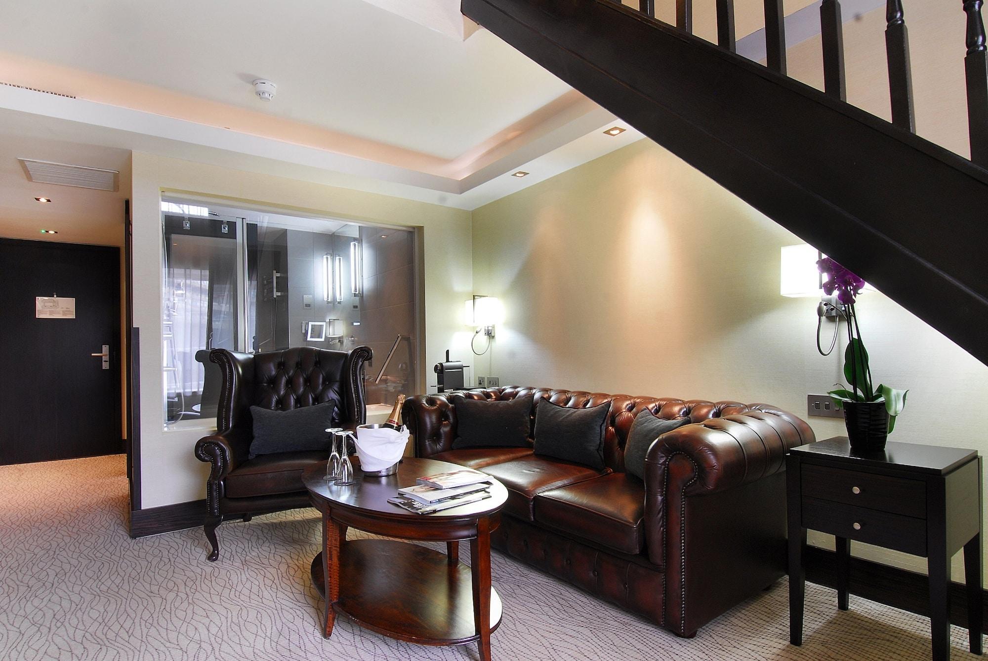 Montcalm Brewery, London City Екстер'єр фото A living room in a suite at the hotel