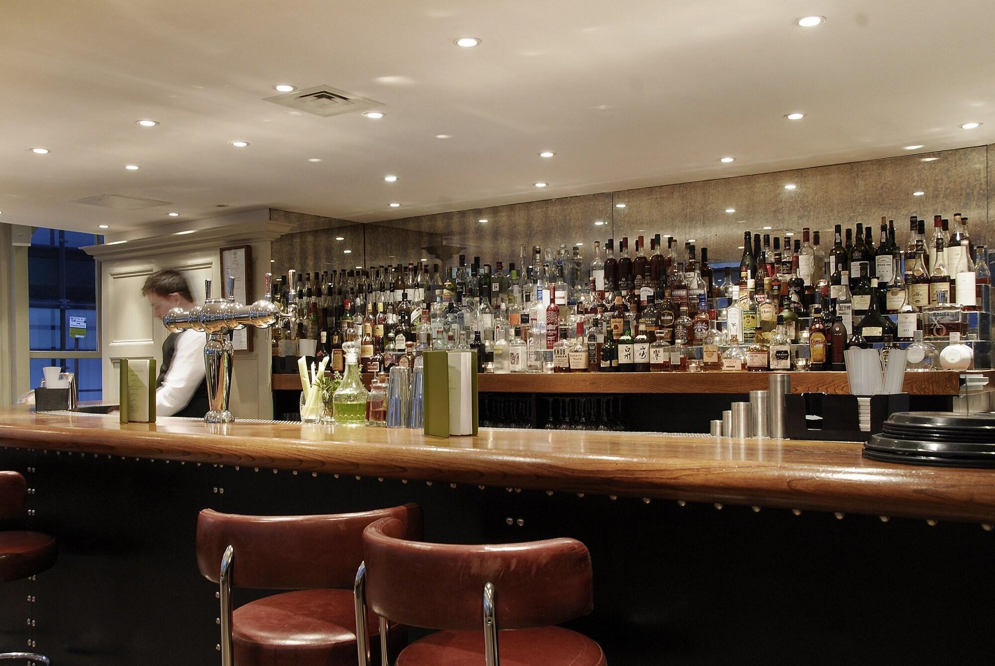 Montcalm Brewery, London City Екстер'єр фото The bar at the Connaught