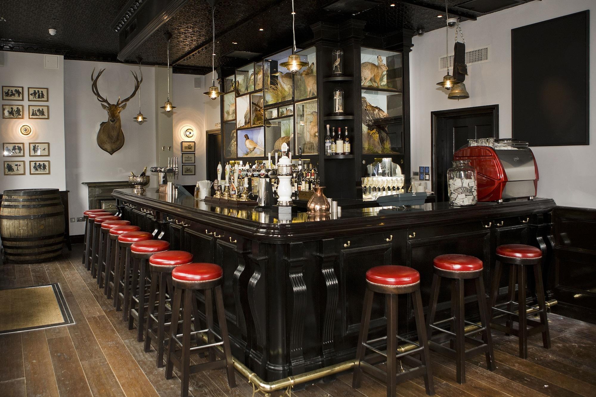Montcalm Brewery, London City Екстер'єр фото The bar at the Old Tom & English