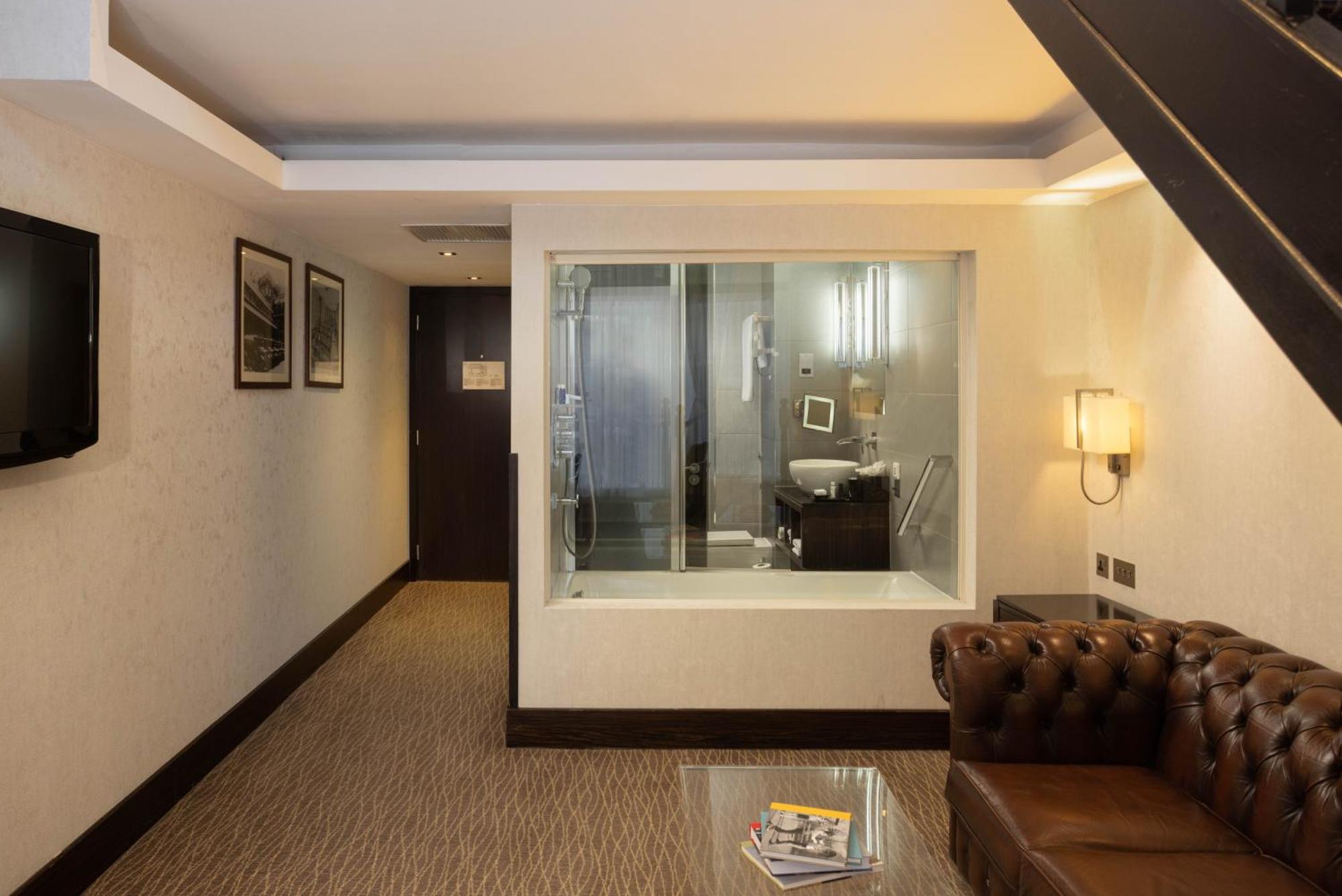 Montcalm Brewery, London City Екстер'єр фото A suite at the hotel