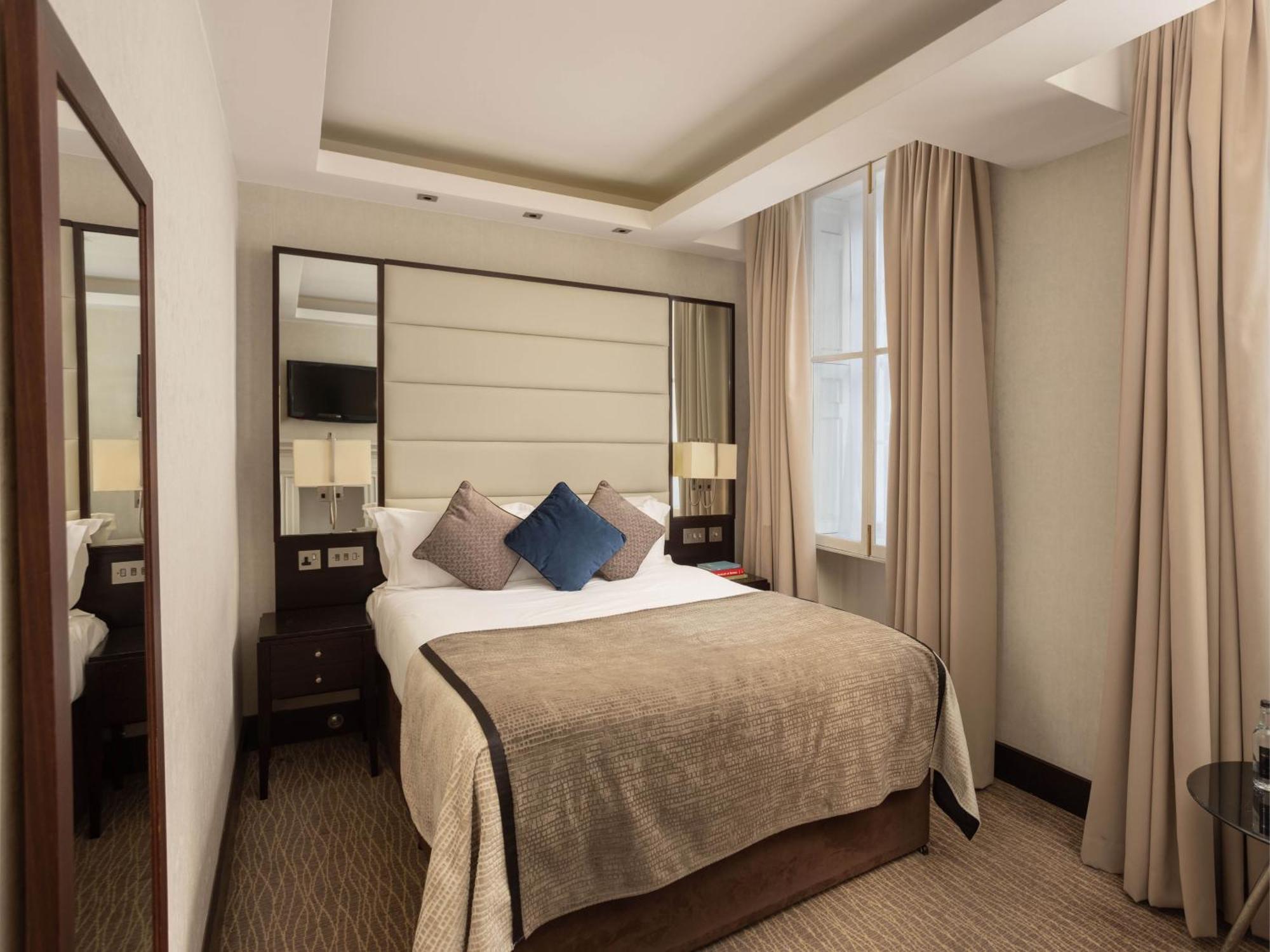 Montcalm Brewery, London City Екстер'єр фото A bedroom at the hotel